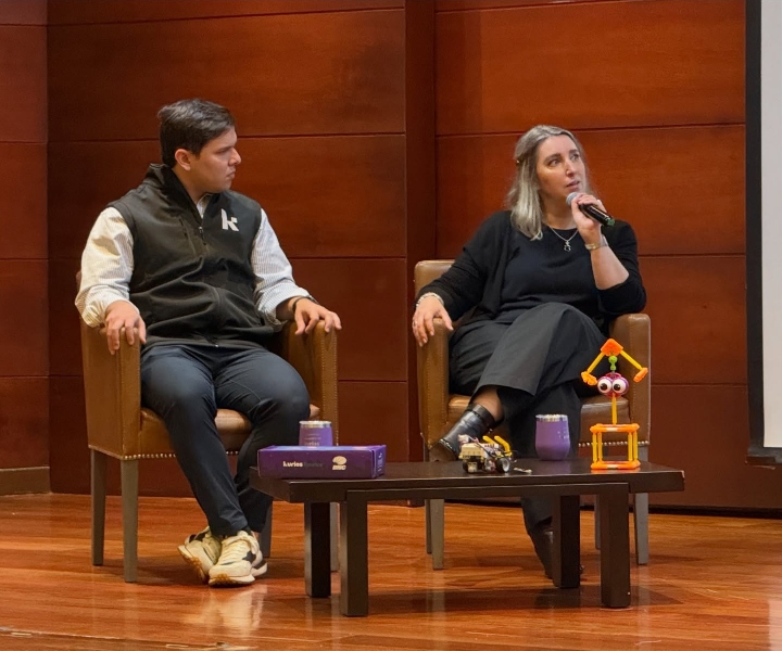 La Vicerrectora Académica de UNIMINUTO, Stéphanie Lavaux en el conversatorio liderado por The Bizfest y Kurios