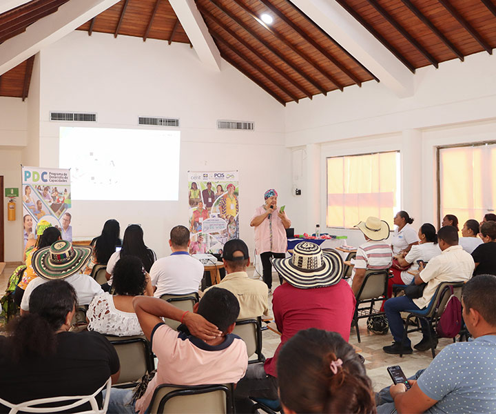 Emprendedores participantes en la feria de emprendimiento en Coveñas El origen de lo que somos.