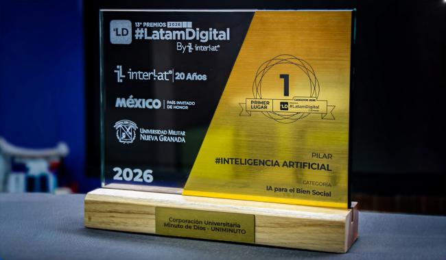 Foto del premio de primer lugar: categoría Inteligencia Artificial para el Bien Social