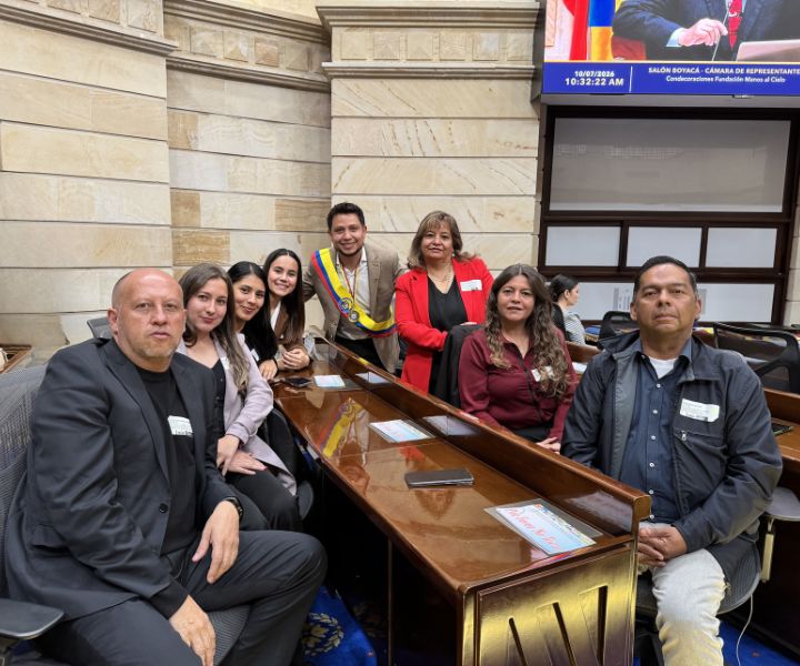 profesores, estudiantes y director de UNIMINUTO Soacha.