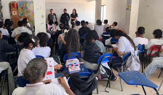 Solo en Antioquia-Chocó, 2.718 estudiantes en nueve municipios, cumplen el sueño de estudiar gracias a la modalidad Distancia 4.0 de UNIMINUTO, con una experiencia innovadora que adapta a las demandas de miles de colombianos que buscan alternativas de estudio más flexibles.  