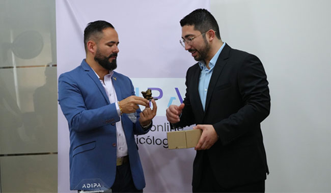 Con este convenio, ambas instituciones buscan ampliar las oportunidades de actualización profesional mediante programas de alta calidad, pertinentes y accesibles, respondiendo a las necesidades actuales de los profesionales y a los desafíos que enfrenta la salud mental en la región.