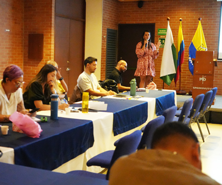 Los colectivos Comunicadores y Periodistas Antioquia conmemoran una década de trayectoria con el Seminario–Taller «Psicología de la Comunicación y Asertividad»