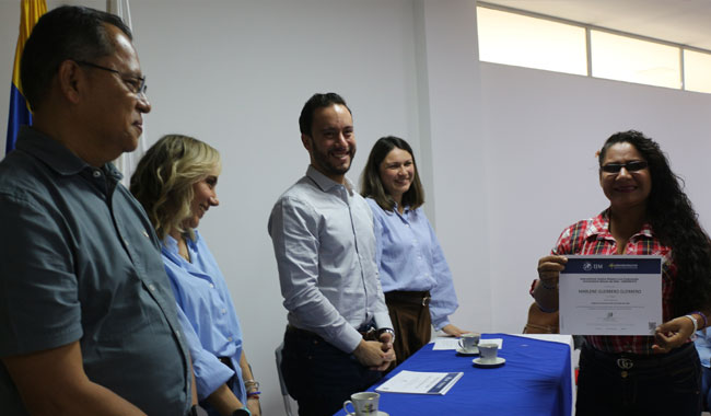 Entrega de diploma a lideresa de Tibú
