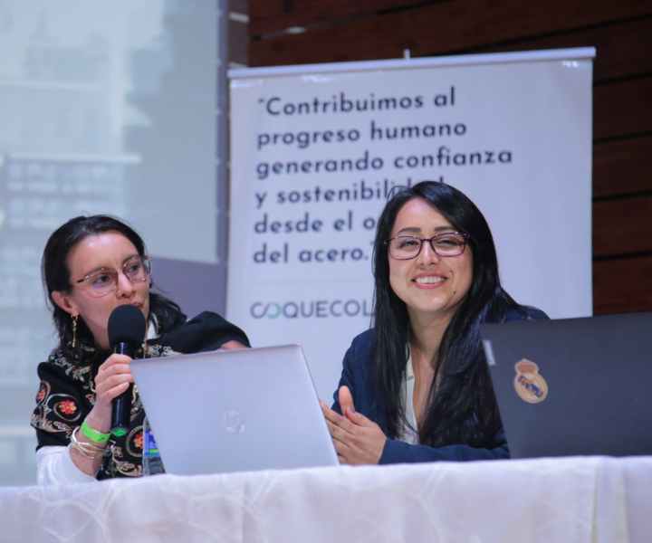 Martha Santana Ferrer, Directora de Proyección Social y Jenifer Garza Puentes, Directora de Investigación