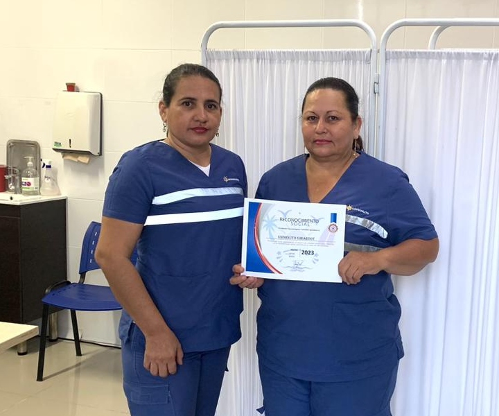 Alexandra Doncel Reyes y Erica Yesmid Salguero Quimbayo, auxiliares de Enfermería del Área de Salud de UNIMINUTO Girardot.