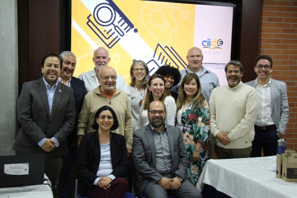 Foto de conferencistas y equipo CIIDE