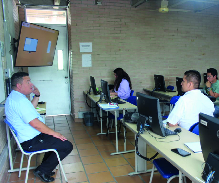 Charla interactiva entre los miembros que asistieron al encuentro de Pastoral en el Centro Regional Girardot