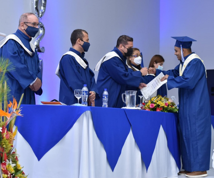 Centro Regional Cali Graduada