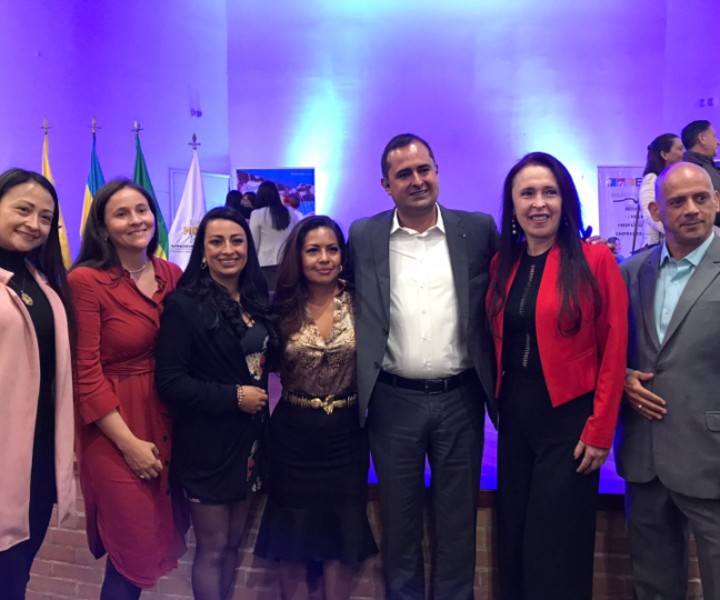 Mayerly Pedraza, Melissa Correa, Sindy Rojas, Gina Santana, Andrés Tovar, Claudia Narváez, Gregorio Pizano)