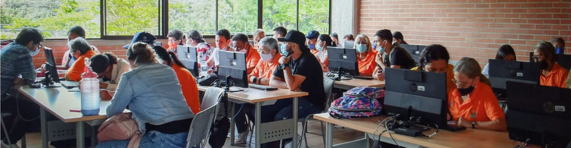 Alfabetización en informática básica para adultos mayores.