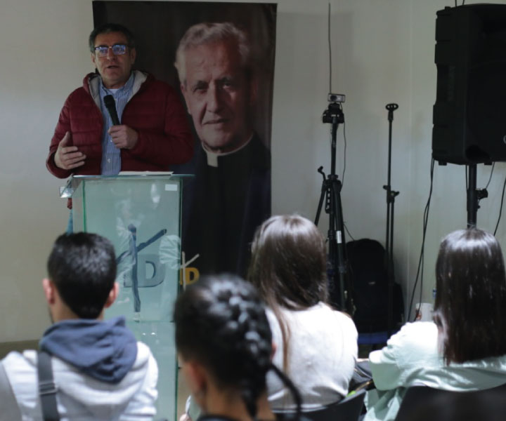 Daza se dirige a los estudiantes del Centro Regional Soacha.