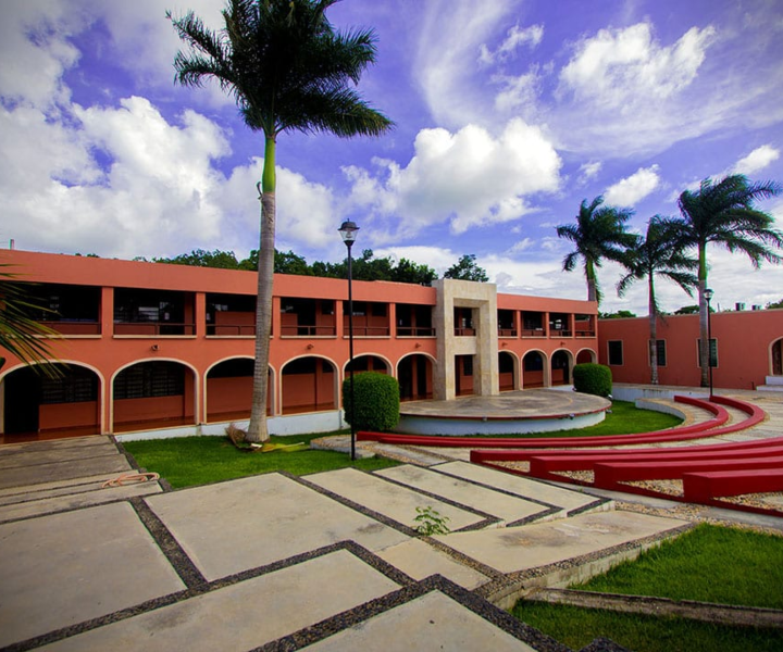 Universidad de Valladolid Yucatán