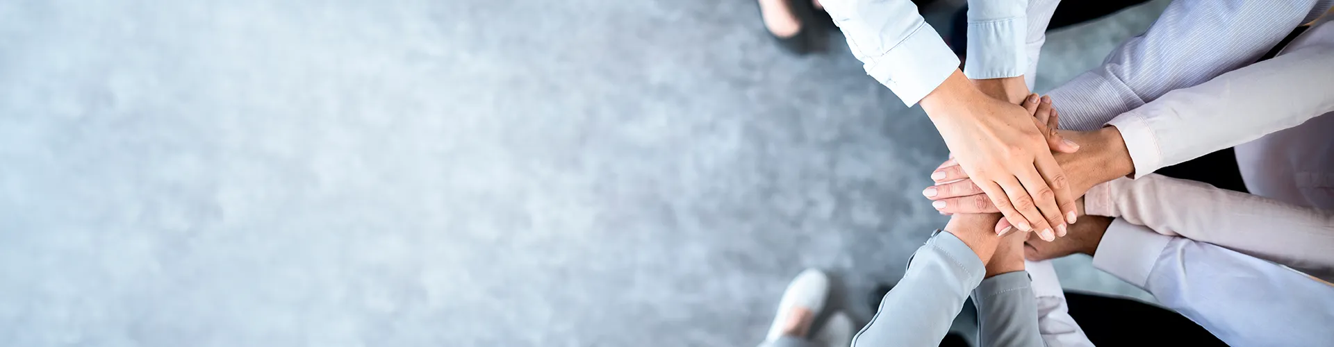 Equipo de Trabajo - CED Pila de manos. Concepto de unidad y trabajo en equipo.