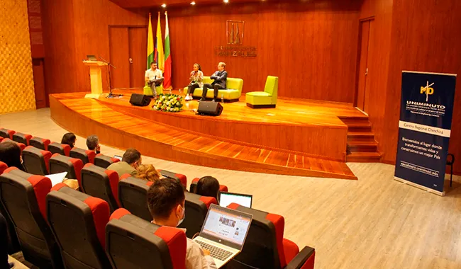 Retos y realidades en la Era Digital, los temas que abordó el Profesor Bronner en el Eje Cafetero