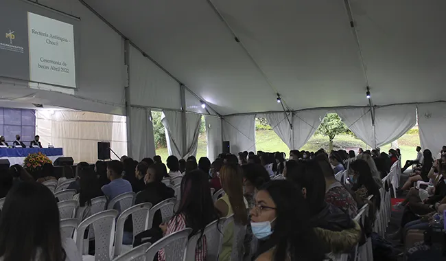 Con becas y patrocinios para la educación superior, se contribuye a la construcción de un mejor país para todos