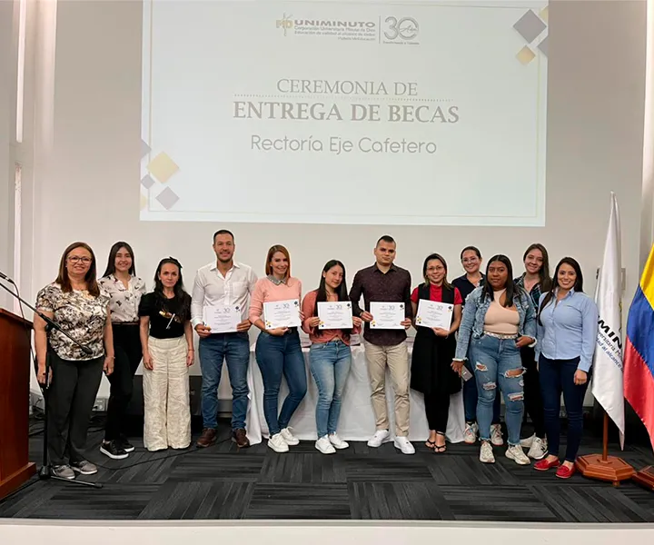 Entrega-de-becas-en-Pereira.jpg
