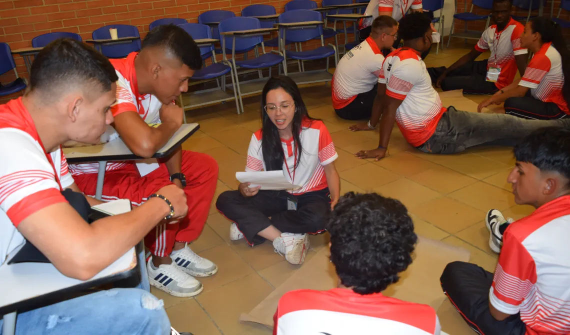 Estudiantes reflexionando sobre los valores en la competencia