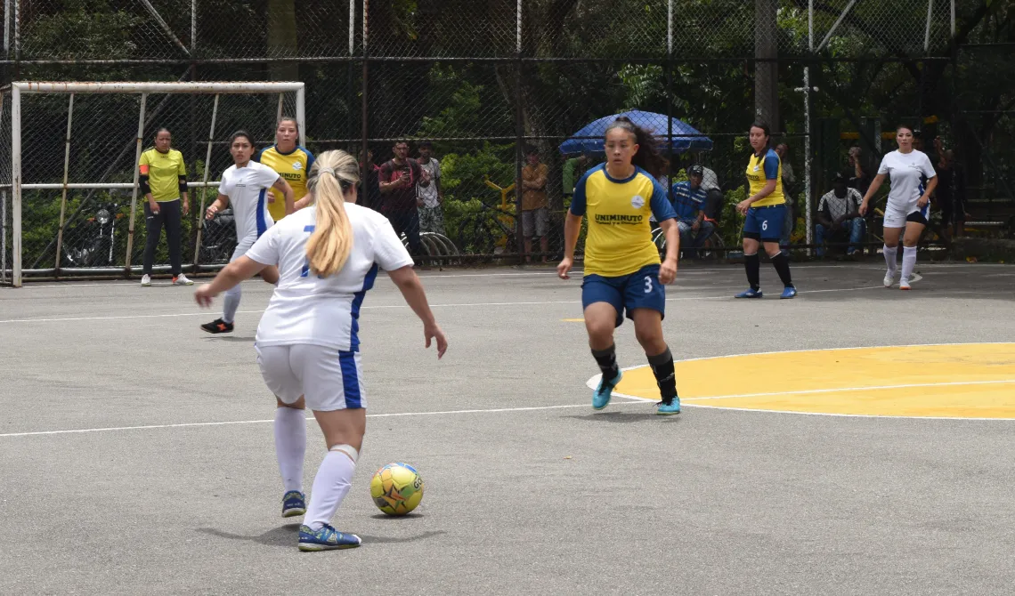Competencia de fútbol sala femenino