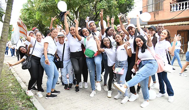 Estudiantes de UNIMINUTO en las calles de Apartadó 