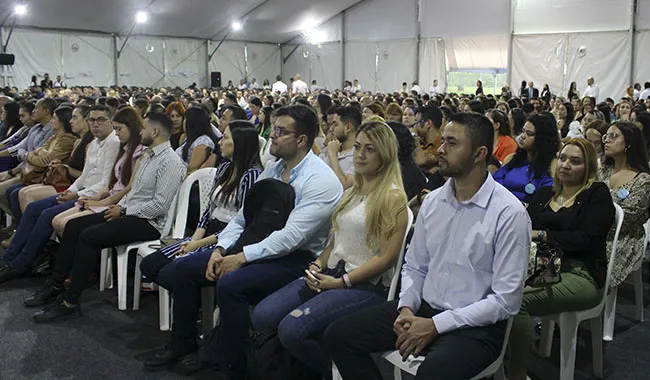 familias acompañan a graduados 