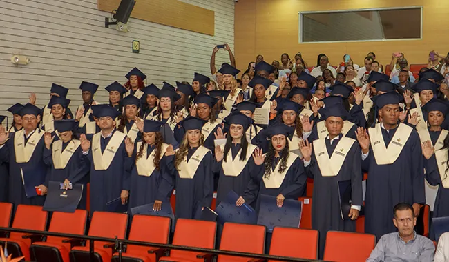 Graduandos en el auditorio 