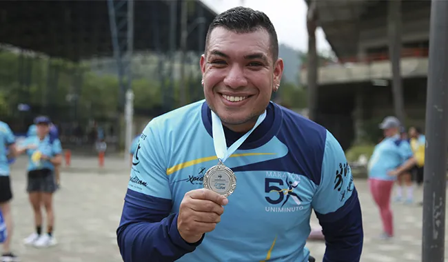 Deportista con la medalla