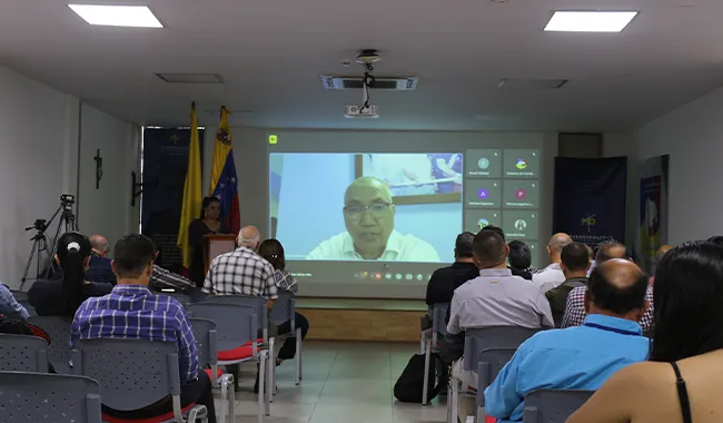 José Carlos Molina Becerra, de la Universidad de La Guajira realizando su intervención virtual