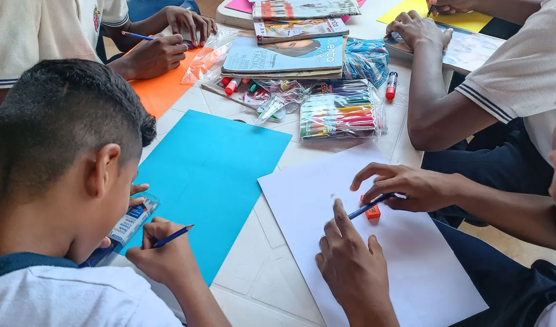Estudiantes durante la actividad del Proyecto Social de Formación de UNIMINUTO Cali Cultura Emprendedora