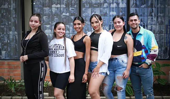 Estudiantes de las instituciones de educación superior invitadas. 