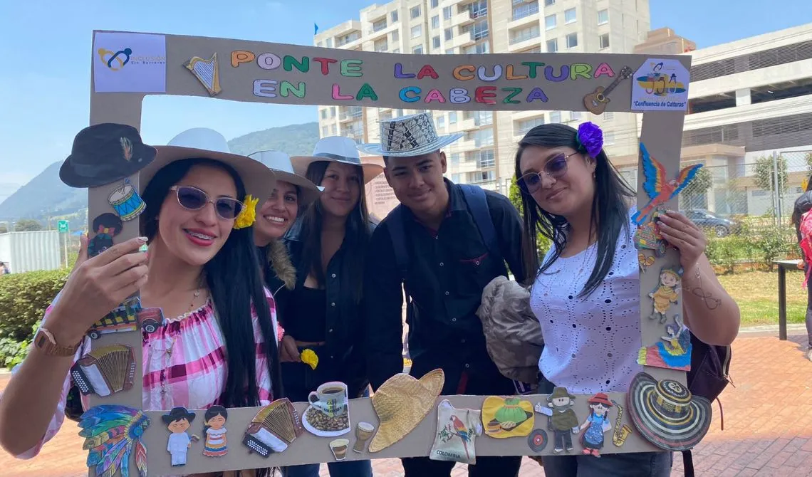 Confluencia de culturas, ponte la cultura en la cabeza  4