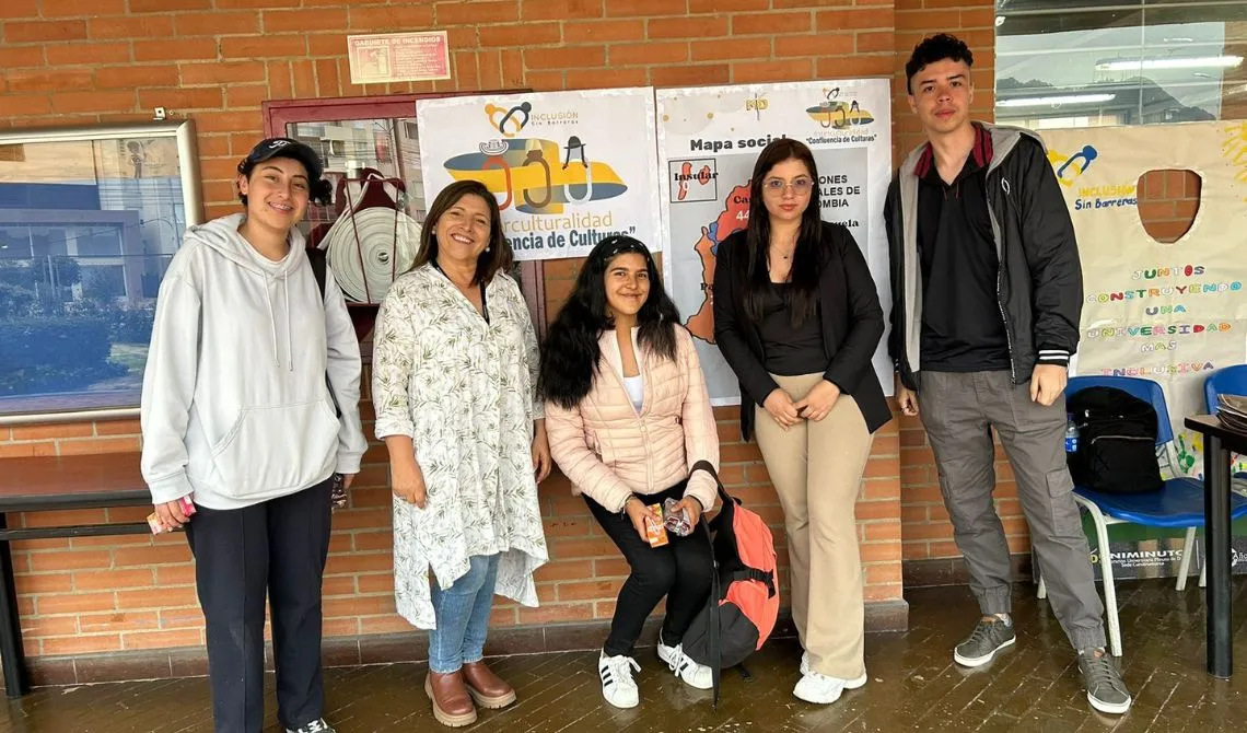 Estudiantes de práctica en responsabilidad social de apoyo al proyecto inclusión sin barreras