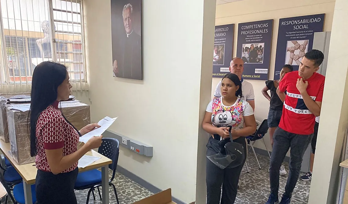 Entrega de equipos, Cerritos Educa