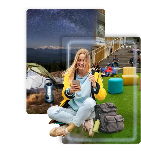 Estudiante feliz viendo celular
