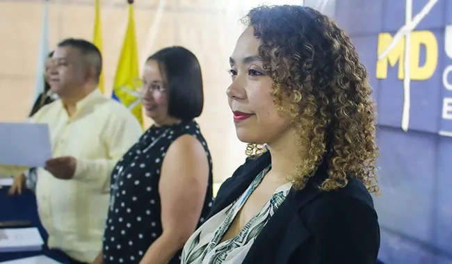 Miembros de la mesa principal de la ceremonia de entrega de becas