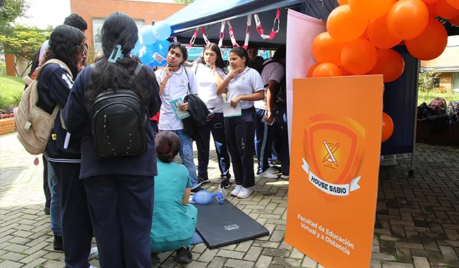 Estudiantes de colegio visitando la sede de UNIMINUTO seccional Antioquia - Chocó