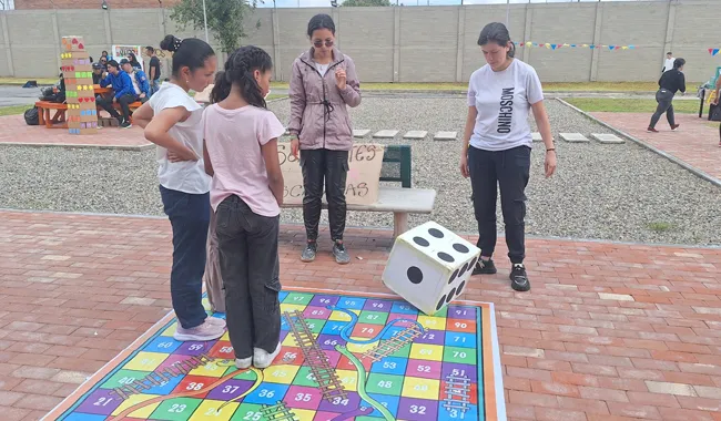 Desarrollo de juegos en Perdomo durante la Semana Social 