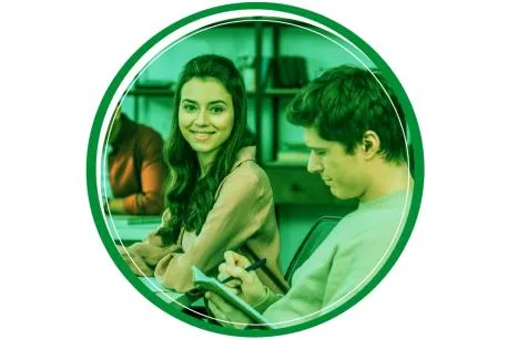 estudiantes sonrientes