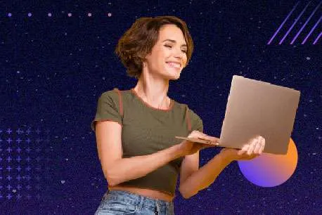 mujer con computador