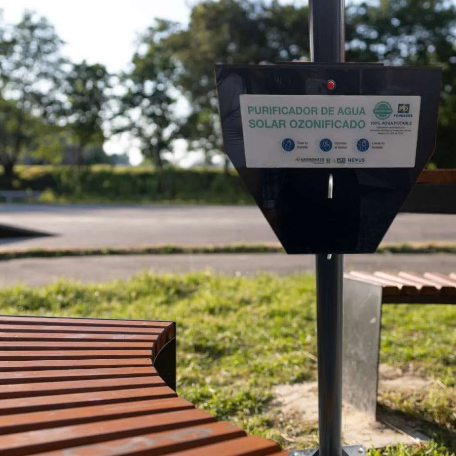 Purificador portátil de agua lluvia con luz ultravioleta, alimentado con energía solar