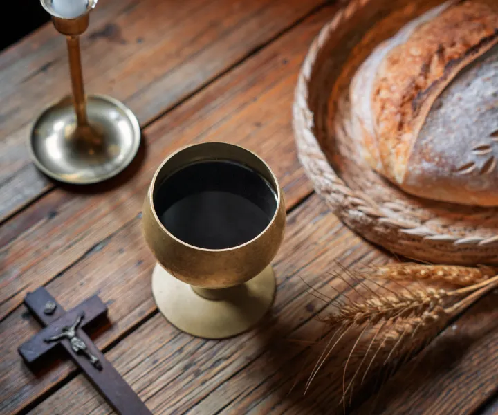 Vive la Eucaristía: Un encuentro de fe y comunidad 