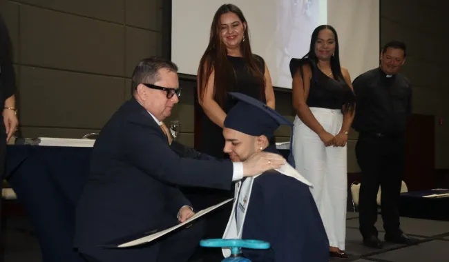 Rector Carlos Pabón