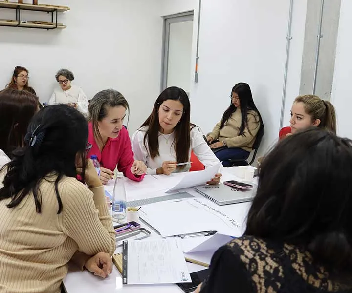 Actores de la comunidad educativa de UNIMINUTO prototipan soluciones 