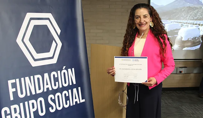 Graduada del diplomado con diploma