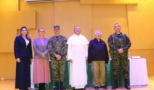 Mesa directiva en la graduación de los Soldados del Batallón de Infantería No. 2 Mariscal Antonio José de Sucre