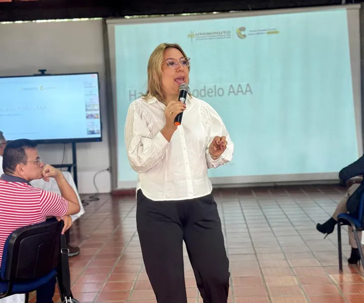 Rectora Carolina Tovar durante inducción y reinducción a docentes UNIMINUTO