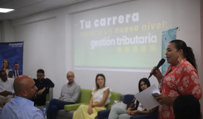 Coordinadora de la Escuela de Ciencias Empresariales. 