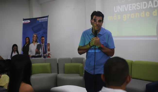 Salomón Said Arias, alcalde de Girardot durante la apertura del panel