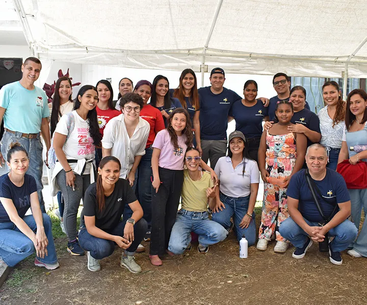 Colaboradores UNIMINUTO Centro Occidente participando de voluntariado