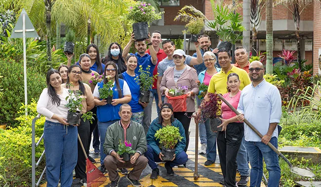 El cuidado de la casa común y el embellecimiento de instalaciones con colaboradores en Buga